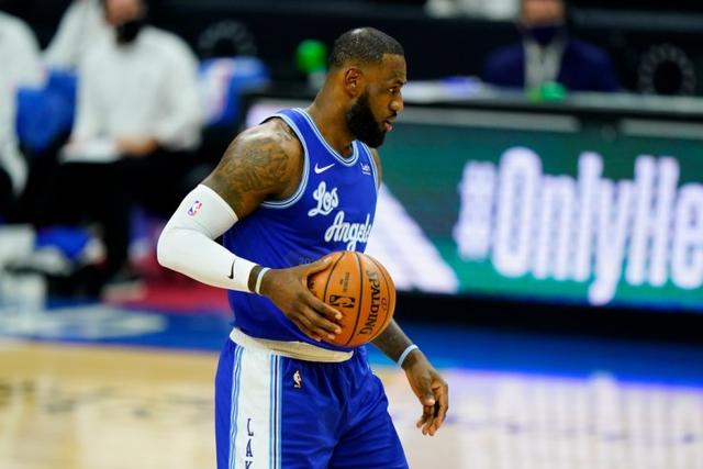 布克祝贺小斯：你是我希望能一起打球的球员 你在NBA留下重要印记