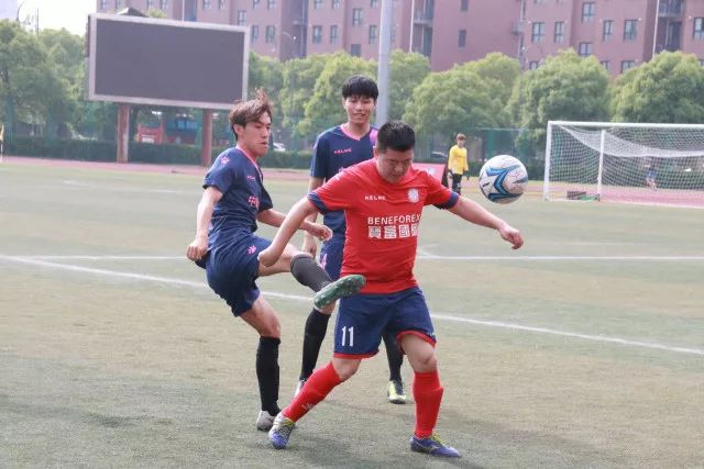 弗拉霍维奇与什克里尼亚尔冲突后做出不当手势